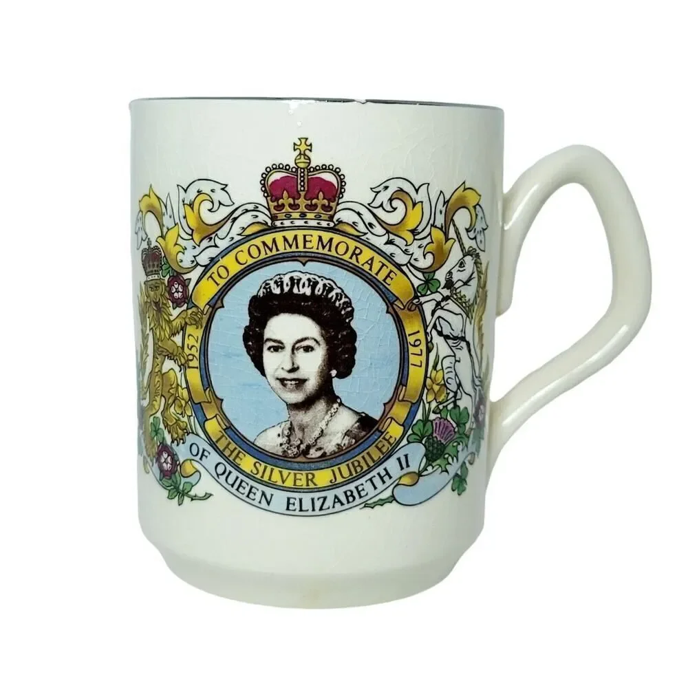 Queen Elizabeth II Silver Jubilee 1952 1977 Cup‎ Coffee Tea Mug Vintage READ